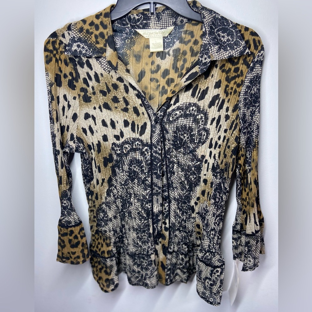Tan and Black 3/4 Sleeve Buttoned Blouse with Notched Collar